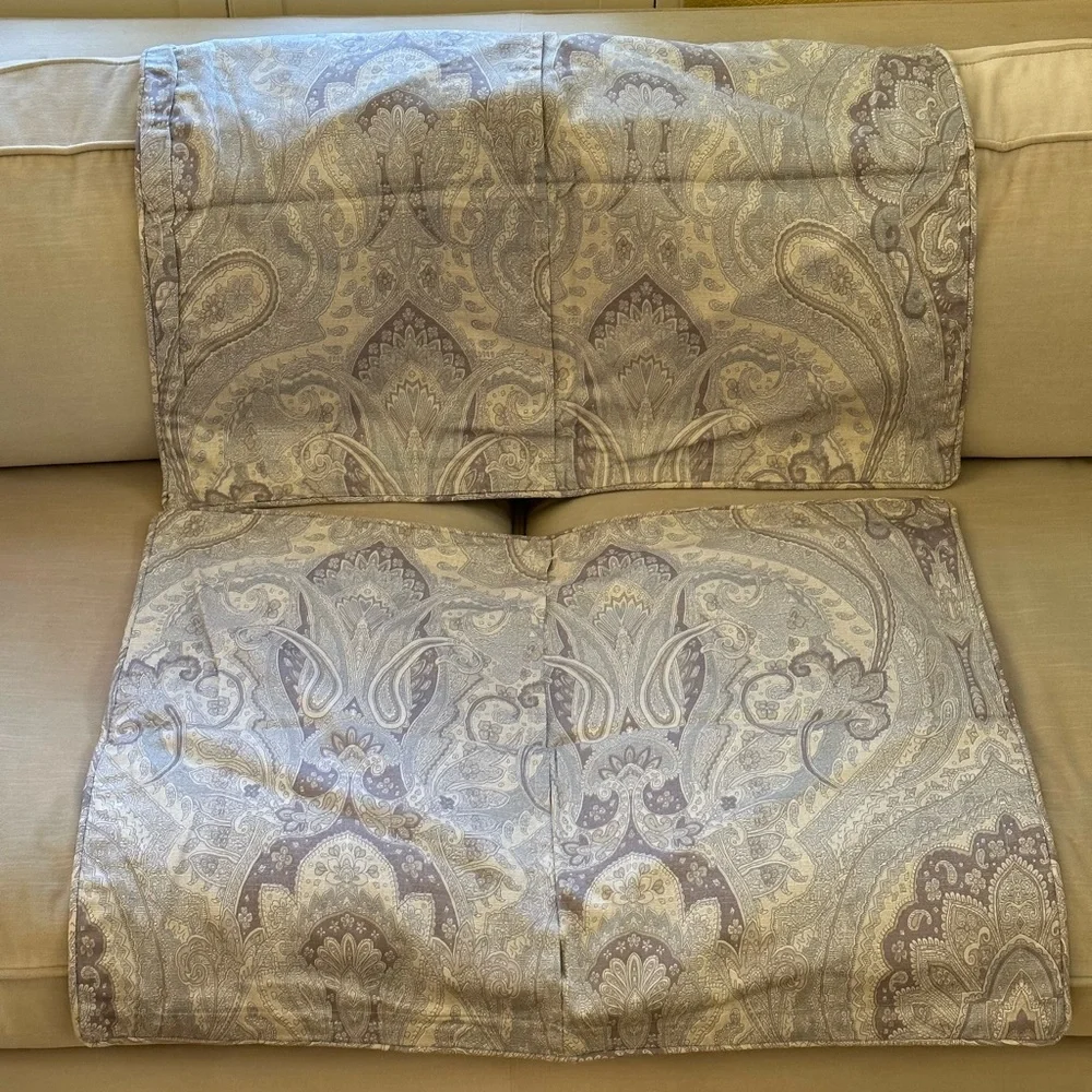 Raymond Waites 4 pc set Matching Purple Pillows & Shams